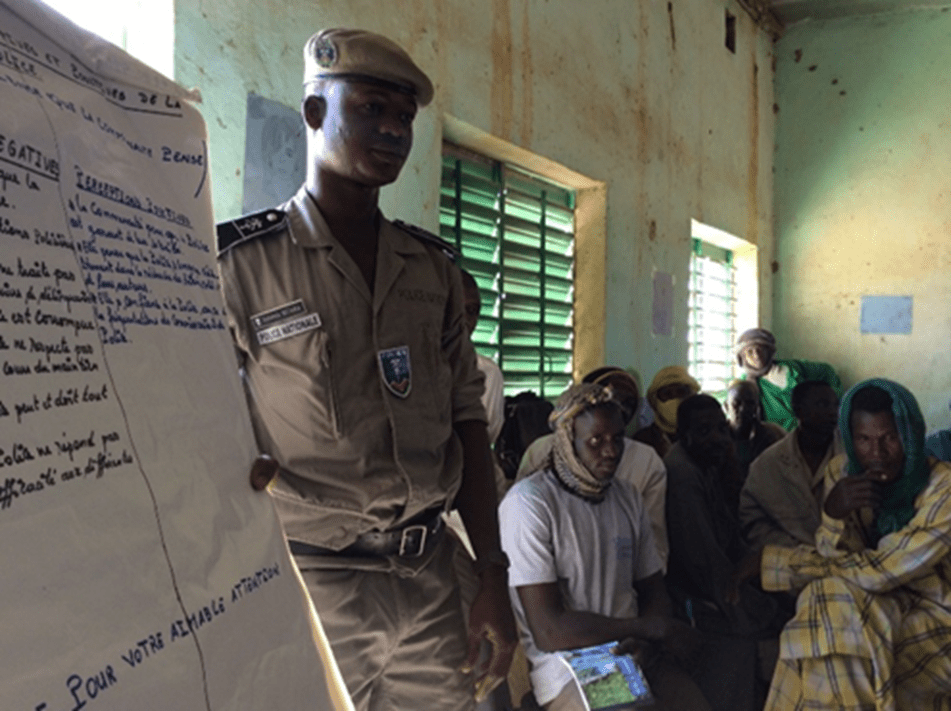 A police officer from the commune of Djibo co-facilitating (with Gérard Kessé Yessé) a Cooperation and Dialogue meeting with community leaders from the village of Damba (in the cross-border commune of Nassoumbou, Burkina Faso) . The meeting focused on open and frank discussion of the local stakeholders’s perceptions of the police as a basis for improve communication. Both activities were funded by the DANIDA-funded Border and Security Management (BSM) Program, executed by Danish Demining Group (DDG) (Burkina Faso, Mali, Niger) (Source: ACSD photo archive).